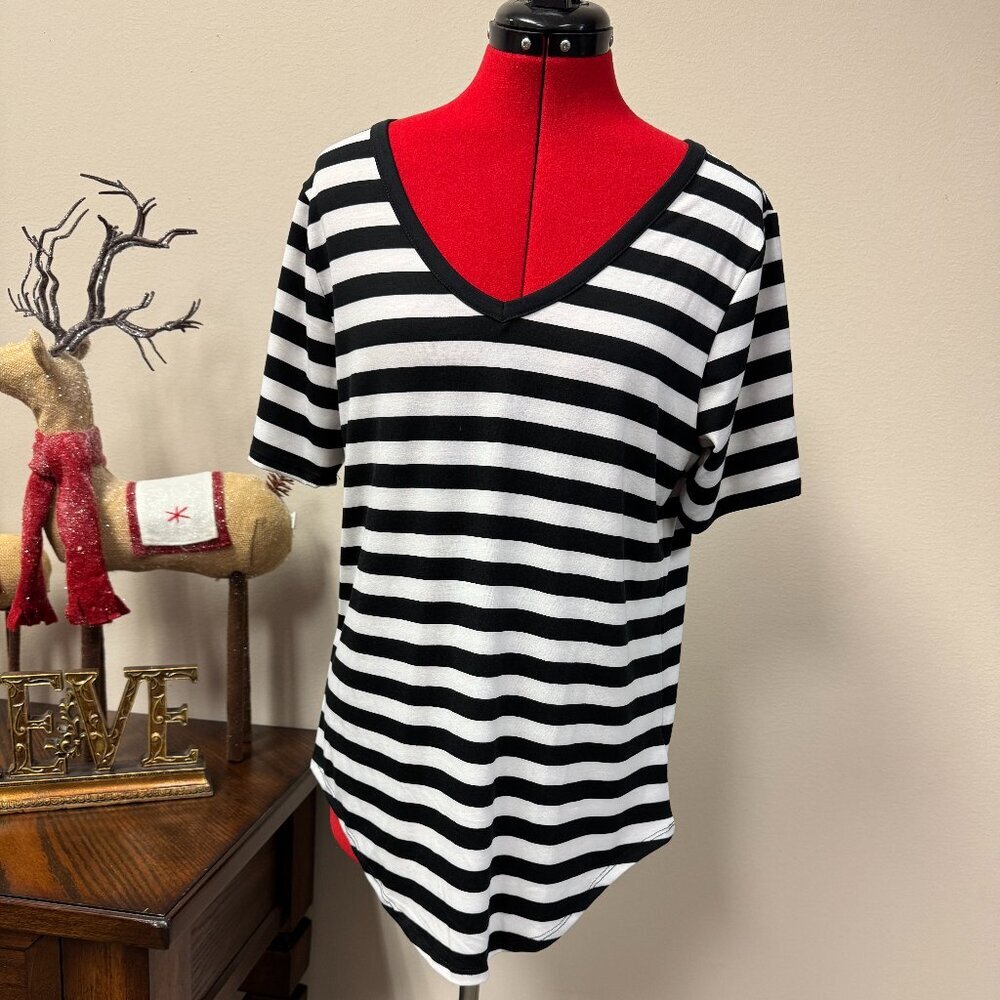 LuLaRoe Iris Tunic Black and White Stripe NWT size S NEW